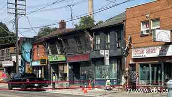 'Leaning' building in Kensington Market may collapse onto sidewalk, police warn