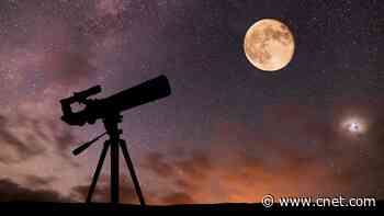 Saturn and the Moon Are Going to Be Right Next to Each Other. When to See It