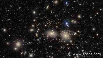 Dark Energy Camera's new galactic portrait delves into dark-matter central