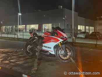 Motorcyclist tracked down by chopper after high-speed chase on Hwy 417