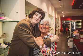 Zangeres Noémie Wolfs haalt jeugdherinneringen op in Limburg: “Wist je dat ‘Postbus X’ hier opgenomen is?”