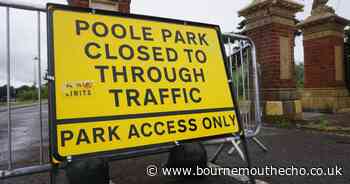 'Poole Park gates should be opened'