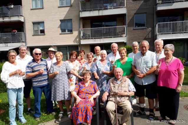 Bewoners residentie Smallendam komen samen voor zomers feestje