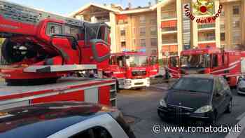 Incendio in un appartamento, donna salvata dalle fiamme: è grave
