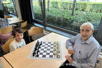 Oudste schaker Cesar De Cock (98): “Waren mijn benen nog maar zo goed als mijn hersenen”