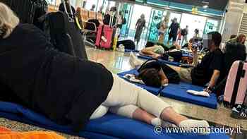 Volo da Madeira a Roma cancellato il 15 agosto, in 200 bloccati in aeroporto: "Anche anziani e malati"