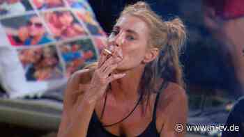 Legenden-Dschungel - Tag 3: "Männer wollen Frauen sehen, die rauchen"