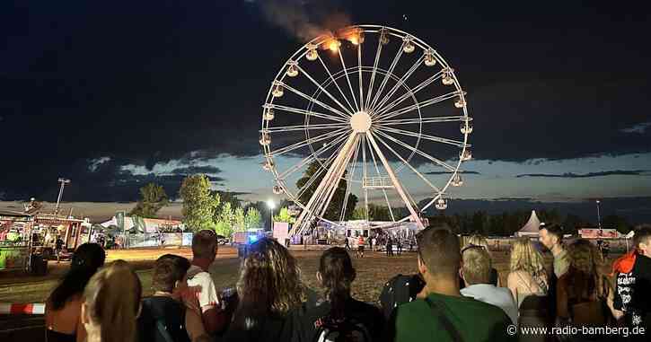 Riesenrad fängt bei Festival Feuer – rund 30 Verletzte