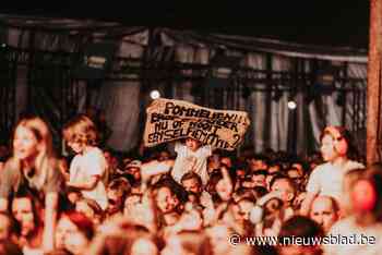 IN BEELD. Dit was de derde (uitverkochte) dag van Rijvers Festival: “Pommelien Thijs pakte alle tienduizend bezoekers één voor één in”