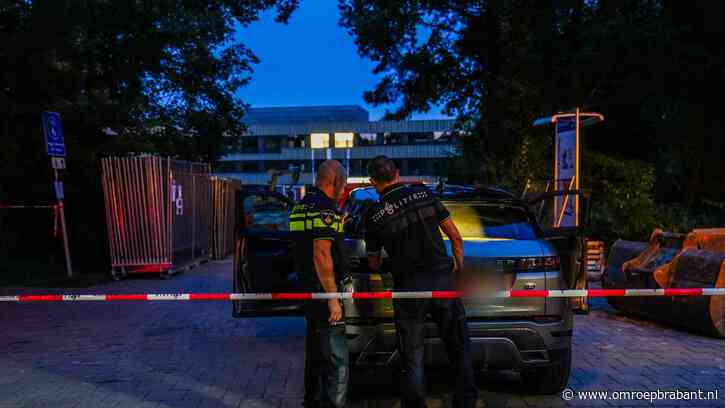 Man uren gegijzeld, met geweld beroofd en achtergelaten in auto