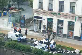 Man zwaargewond na steekpartij aan supermarkt in Brussel, dader op de vlucht