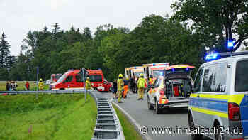 Drei Motorradfahrer bei Unfall auf der St2096 teilweise schwer verletzt