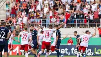 Köln stürzt in die Verlängerung: Jahn Regensburg kickt ersten Bundesligisten raus