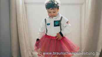 Katharina und Anna erziehen Kind genderneutral  – was das bedeutet