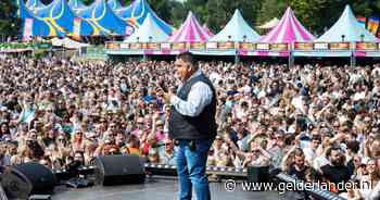 Meebrallen met Hollandse hits: overweldigende drukte bij festival met alleen Nederlandstalige muziek