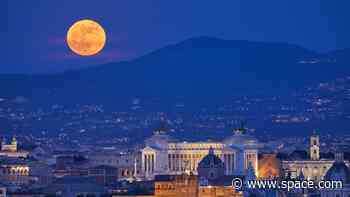 Watch the Supermoon Blue Moon rise today with this free livestream