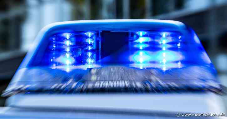 Lastwagen durchbricht Leitplanke auf A8