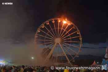 Riesenrad brennt auf Festivalgelände