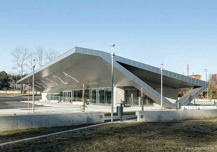 Park and Ride unterm Metalldach - Atelier d’Arquitectura Lopes da Costa bei Porto