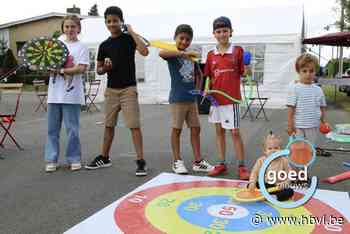 Jong en oud genieten van spelletjes in Ernest Claesstraat