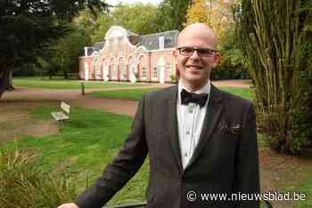 Auteur Harry De Paepe te gast op Engels kunstenfestival in de schaduw van het koninklijk kasteel: “Wat een eer om hier te spreken”