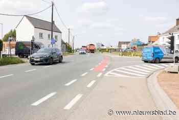 Gevaarlijk kruispunt krijgt (tijdelijk) verkeerslichten: “We moeten voor- en nadelen afwegen”