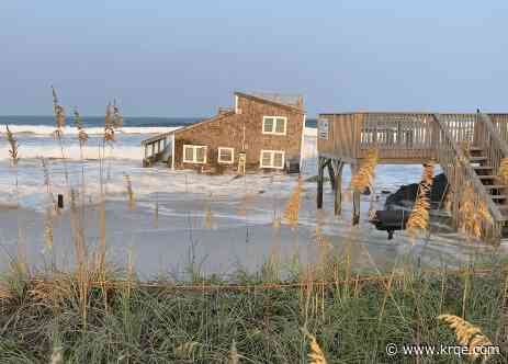 House on North Carolina's Outer Banks collapses into ocean