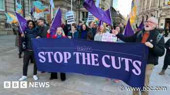 'Bankrupt' council should ease savings burden - report