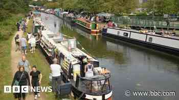 Canal festival carries on after cyanide spill nearby
