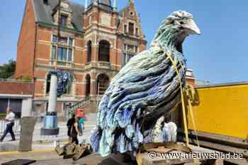 Monumentale vredesvogel verrijst op vernieuwde Gemeenteplaats in Hemiksem
