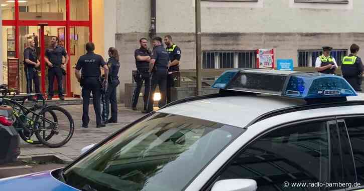 Polizei erschießt Frau bei Messerangriff in Supermarkt