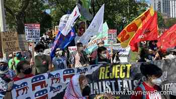 Protesters demonstrate in Chicago as DNC gets underway