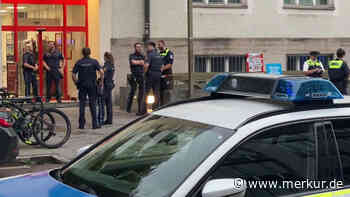 Schüsse bei Münchner Polizeieinsatz: Frau greift Beamte an – und stirbt an Verletzung