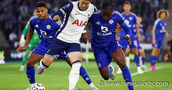 Tottenham met Mickey van de Ven op voorsprong bij Leicester