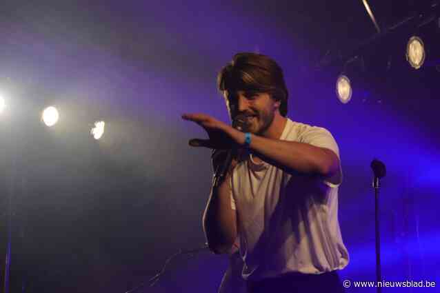 Maksim zet stadspark in vuur en vlam