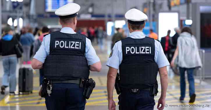 Mann attackiert und verletzt drei Mitarbeiter am Bahnhof