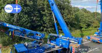 Unfall auf A2 bei Hannover-Langenhagen: Kran kollidiert mit Brücke