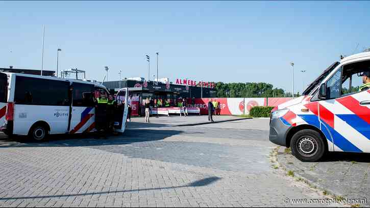 Almere - Politie kondigt staking aan tijdens thuiswedstrijd Almere City FC tegen PSV