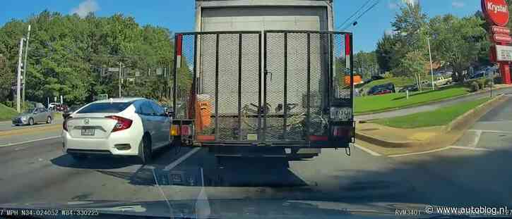 Video: ongeduldige dashcammer ziet schadevrije jaren verdwijnen