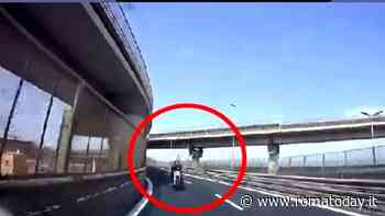 In contromano con lo scooter sulla Tangenziale