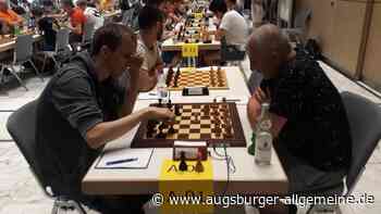 Rauchende Köpfe in der kühlen Neusässer Stadthalle