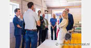 Minister Wiersma bezoekt biologische pluimveehouder Theo Folmer