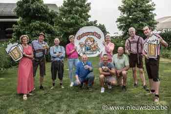 Oberbayern Fièste met halve liters en Frankfurter Würstchen