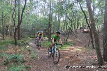 32 jonge veldrijders leven zich uit tijdens stage in Kalmthoutse heide: “Over balken leren springen en onze start verbeteren”
