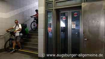 Der Aufzug am Hochzoller Bahnhof ist seit Wochen defekt