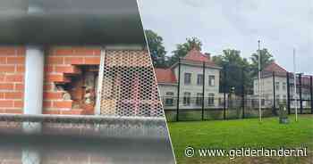 Spectaculaire ontsnappingspoging uit Belgische gevangenis: gevangenen proberen met lakens over hek te klimmen