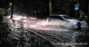 Forse wateroverlast in Brabant: straten onder water, putdeksels omhoog