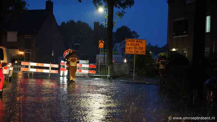 Wateroverlast in grote delen van Brabant, woonwijk in Rijen onder water