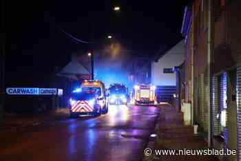 Pyromaan slaat weer toe: leefruimte woning zwartgeblakerd nadat zetel in brand is gestoken