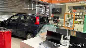 La banda della Panda che sfonda le serrande per saccheggiare negozi e locali